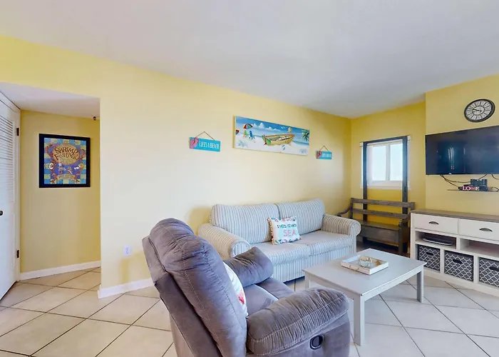 Snowbird-friendly With Wifi On-site Pools Hot Tub Golf & Tennis Holiday home
