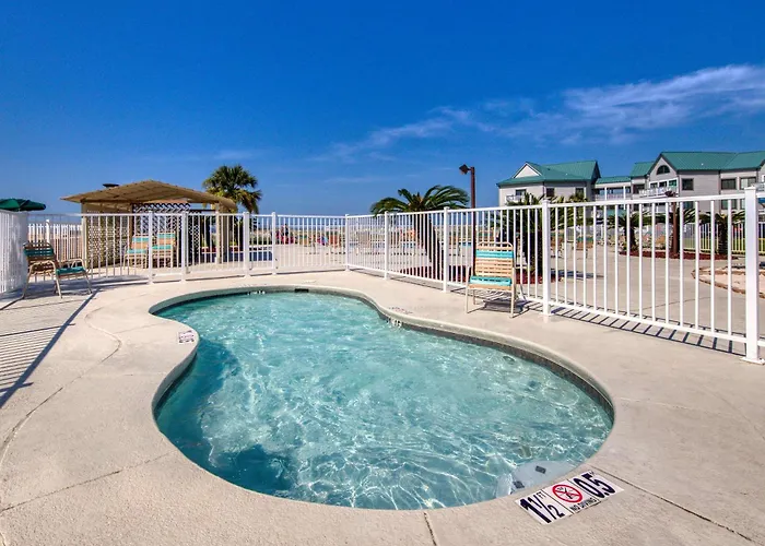 Snowbird-friendly With Wifi On-site Pools Hot Tub Golf & Tennis Holiday home